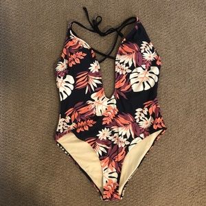 XL Cupshe one piece! Deep V with cheeky bottom!